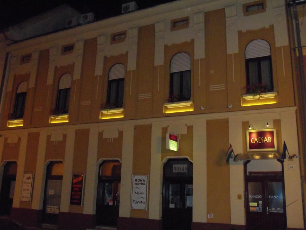 Caesar Panzio Hotel Papa Exterior photo